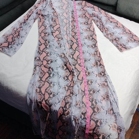 Snake skin look sheer women's one size fits all wrap - Picture 6 of 8